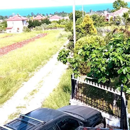 Private Two-floor House In Leptokaryá