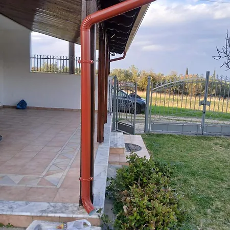 Vakantiehuis Private Two-floor House In Leptokaryá