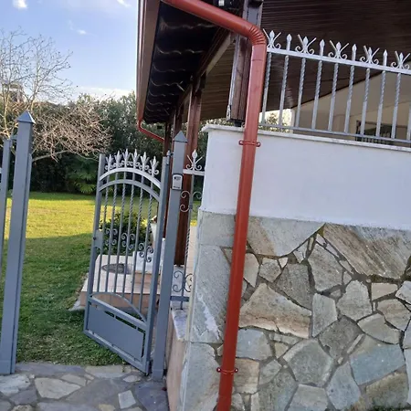 Vakantiehuis Private Two-floor House In