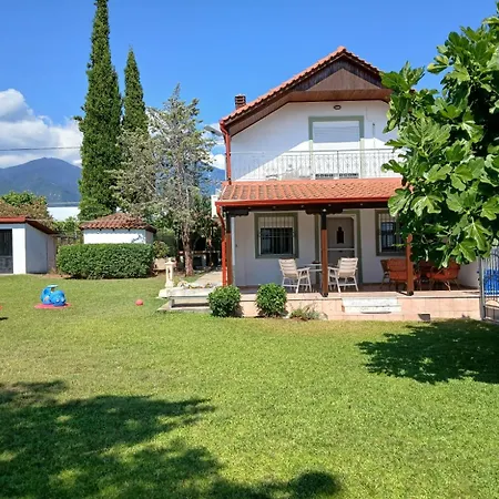 Vakantiehuis Private Two-floor House In Leptokaryá