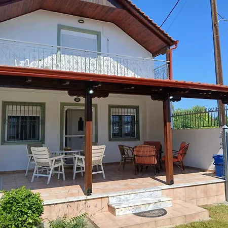 Private Two-floor House In Leptokaryá
