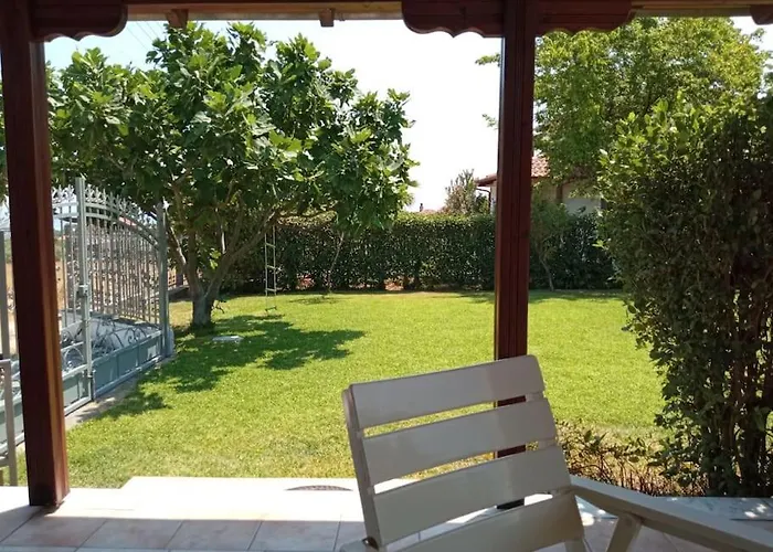 Private Two-floor House In Leptokaryá